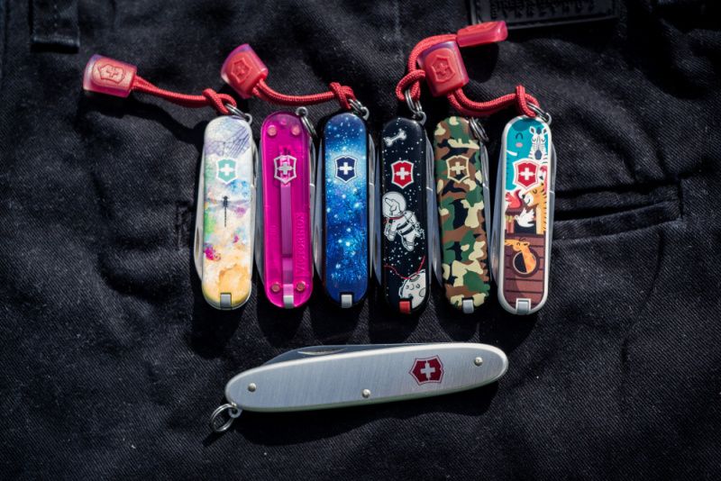 VICTORINOX Zatvárací nôž CLASSIC - camo (0.6223.94)