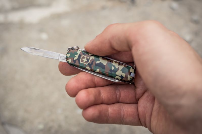 VICTORINOX Zatvárací nôž CLASSIC - camo (0.6223.94)