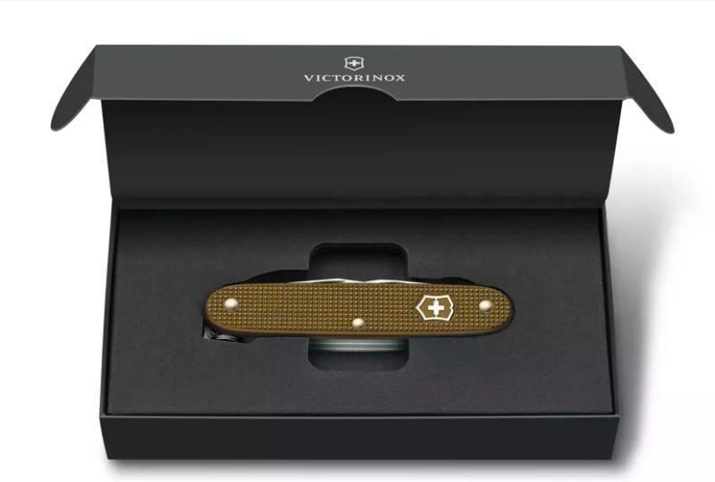 VICTORINOX Zatvárací nôž PIONEER X ALOX LE 2024 - terra-brown (0.8231.L24)