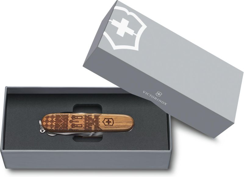 VICTORINOX Zatvárací nôž SWISS SPIRIT LE 2023 - walnut wood (1.3901.63L23)