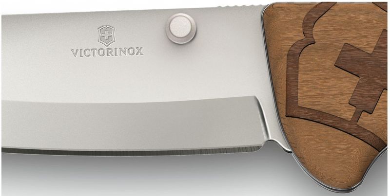 VICTORINOX Zatvárací nôž EVOKE ALOX - walnut wood (0.9415.D630)