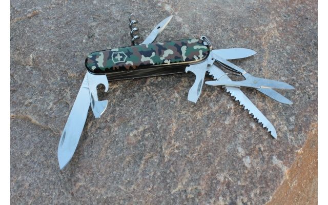 VICTORINOX Zatvárací nôž SPARTAN - woodland camo (1.3603.94)