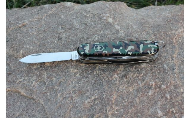 VICTORINOX Zatvárací nôž SPARTAN - woodland camo (1.3603.94)