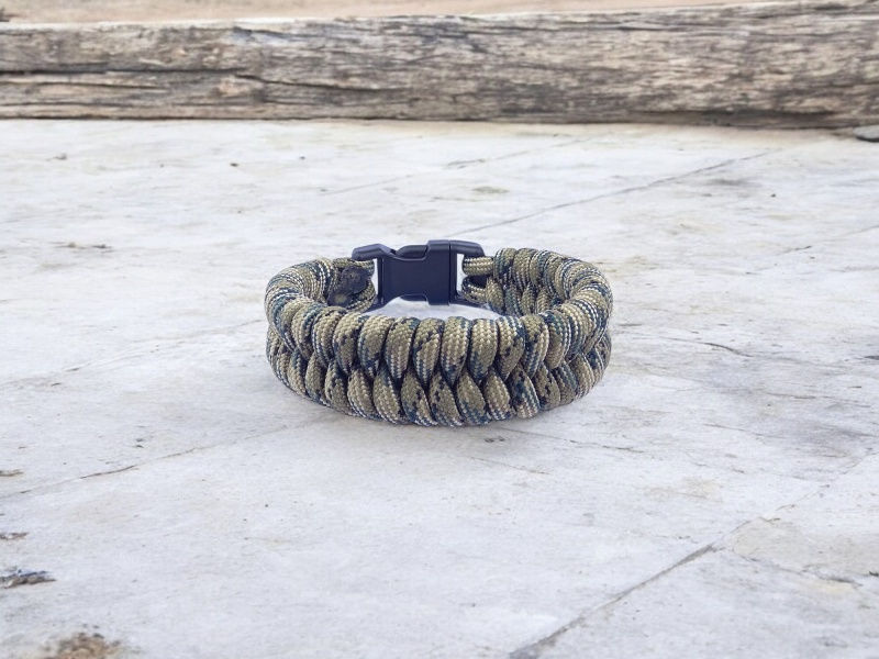 Paracord náramok Pásavec - multicam